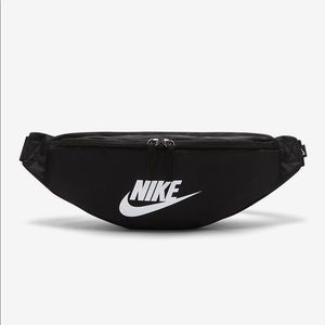 Nike Fanny-Pack 🤍🖤